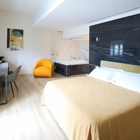 Municipio Luxury Suite Napels Buitenkant foto