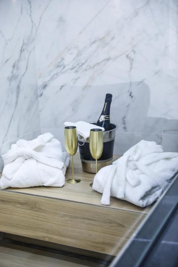 Municipio Luxury Suite Napels Buitenkant foto