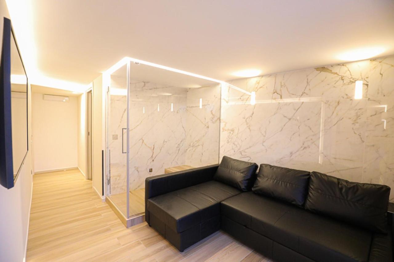 Municipio Luxury Suite Napels Buitenkant foto