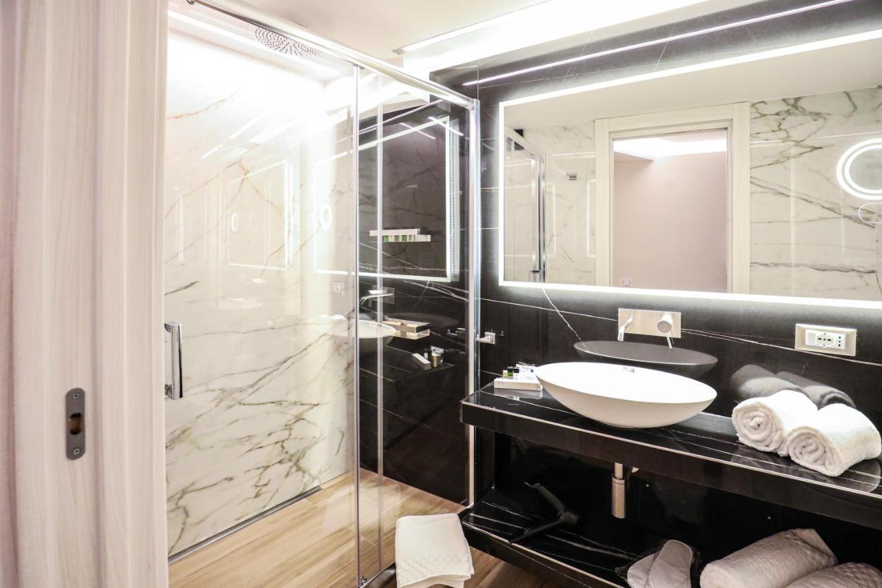 Municipio Luxury Suite Napels Buitenkant foto