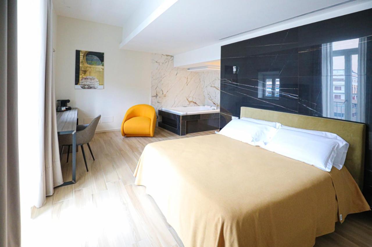 Municipio Luxury Suite Napels Buitenkant foto