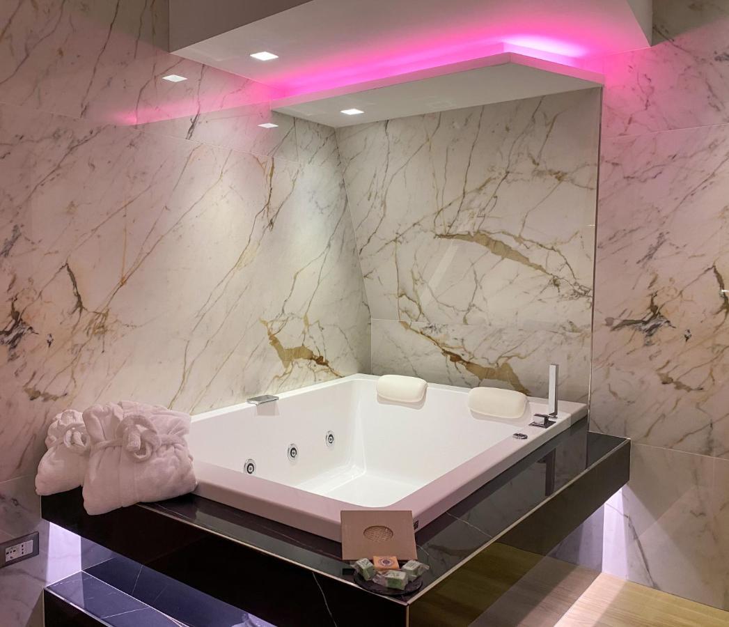 Municipio Luxury Suite Napels Buitenkant foto
