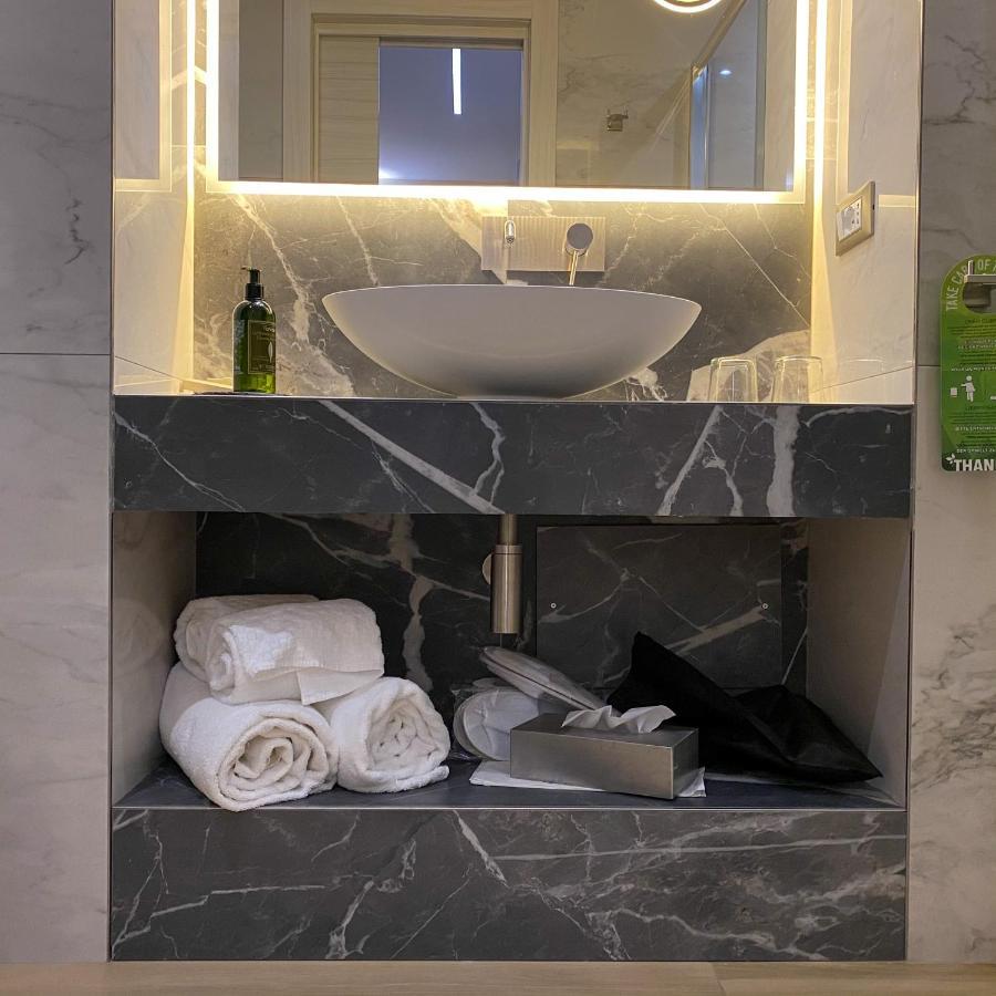 Municipio Luxury Suite Napels Buitenkant foto