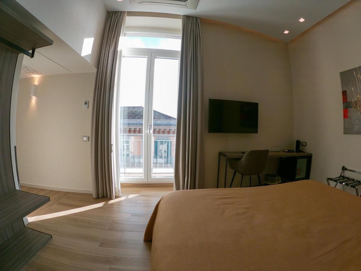Municipio Luxury Suite Napels Buitenkant foto