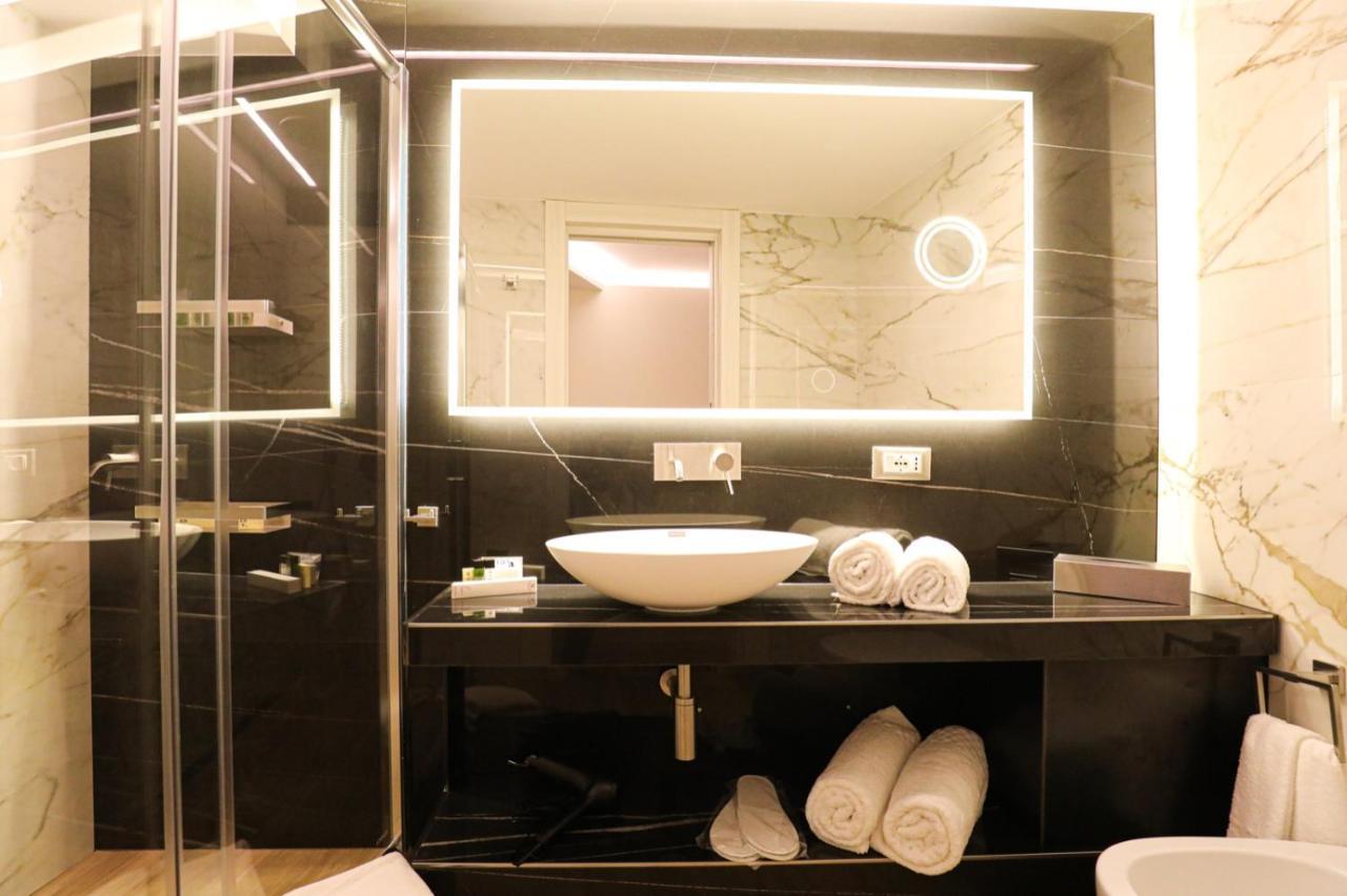 Municipio Luxury Suite Napels Buitenkant foto