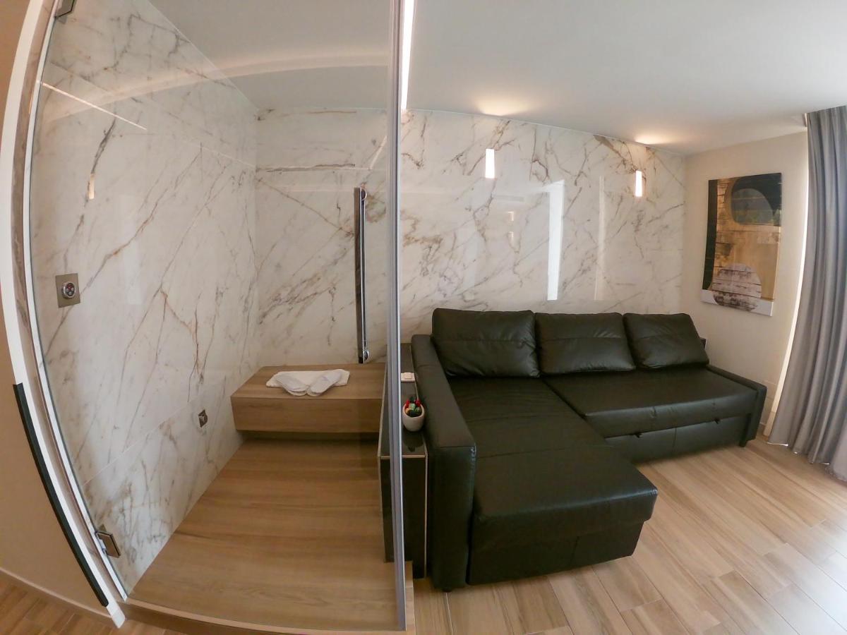 Municipio Luxury Suite Napels Buitenkant foto