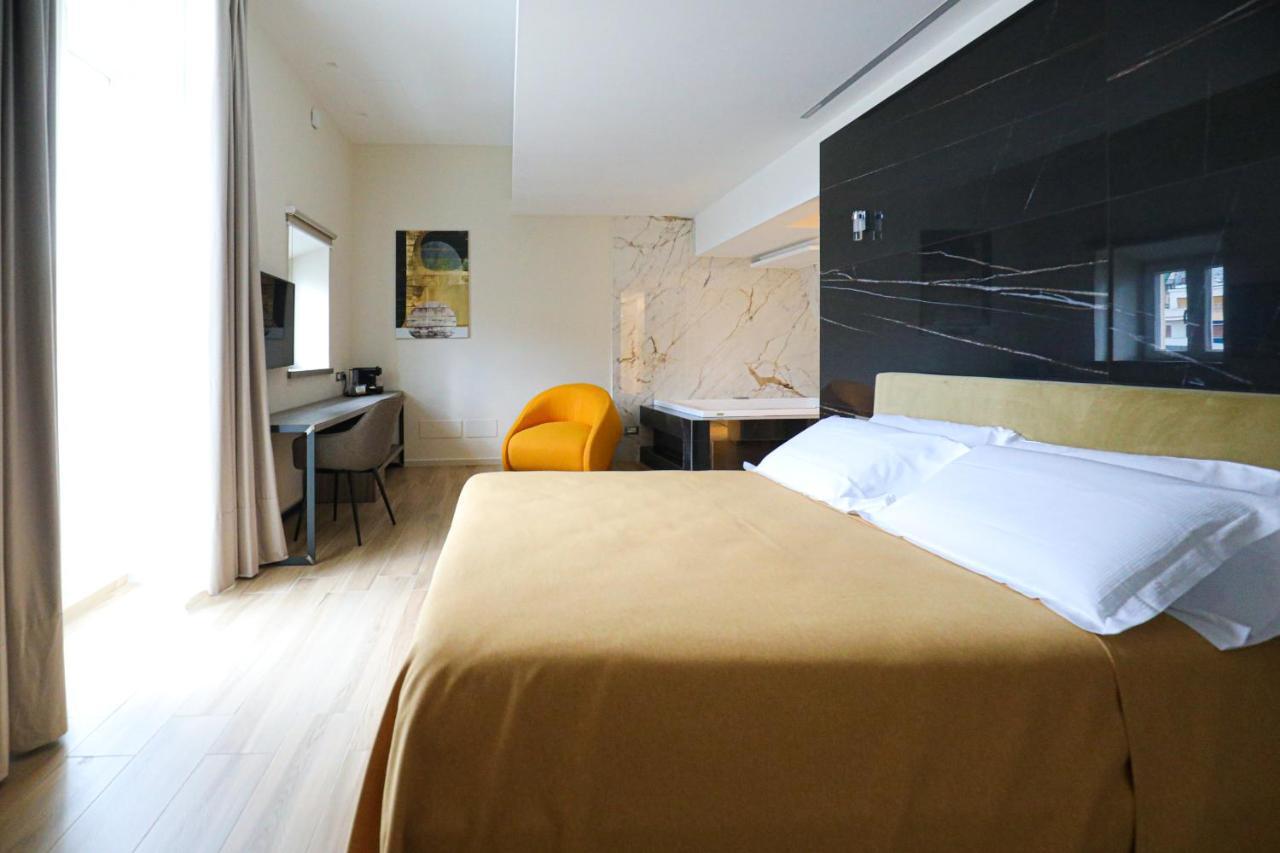 Municipio Luxury Suite Napels Buitenkant foto