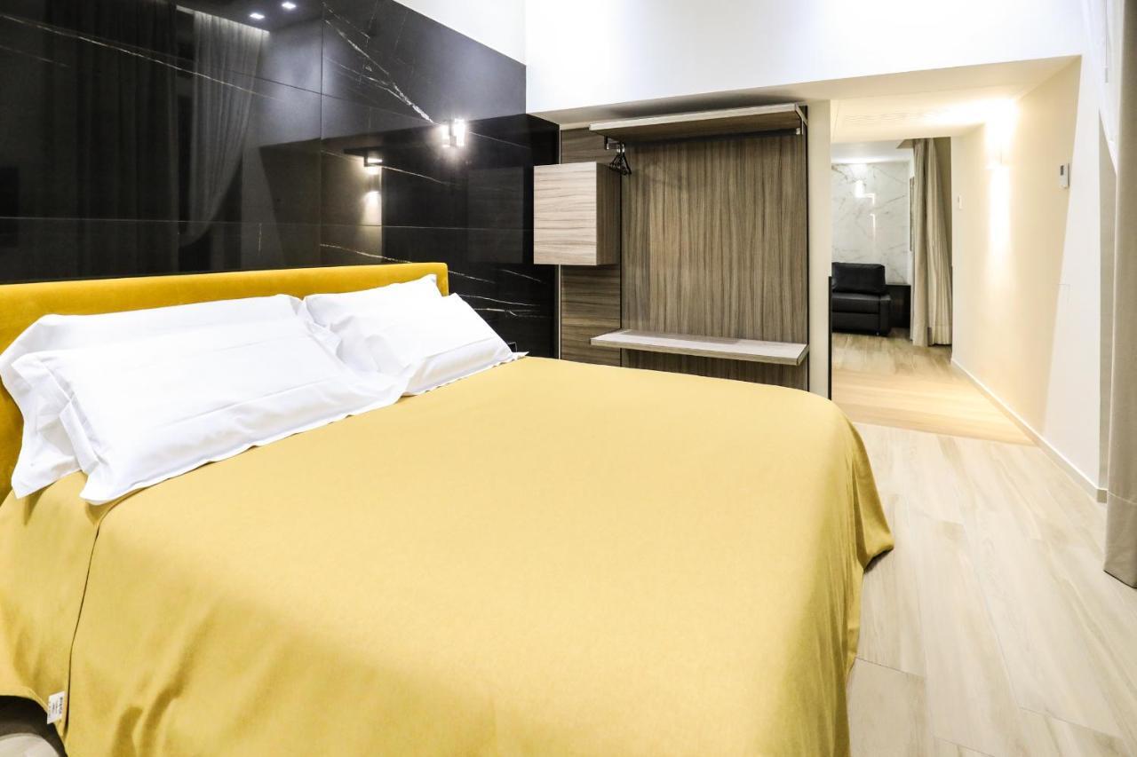 Municipio Luxury Suite Napels Buitenkant foto