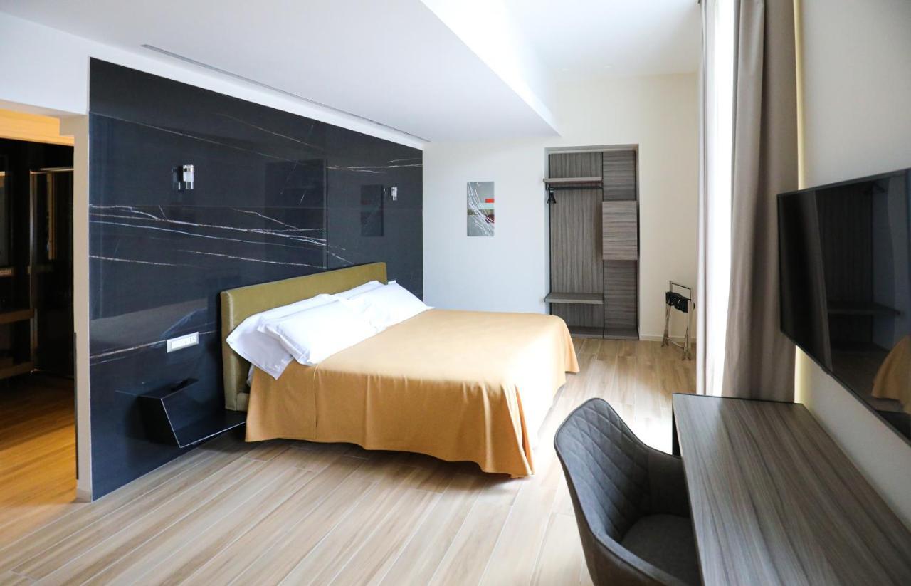 Municipio Luxury Suite Napels Buitenkant foto